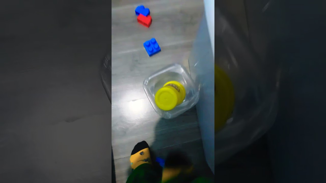 Moss Scary toy & foot 👾 