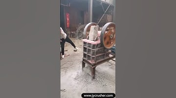 Small jaw crusher crushing the waste building materials for #recycle #miningequipment  #makingmoney