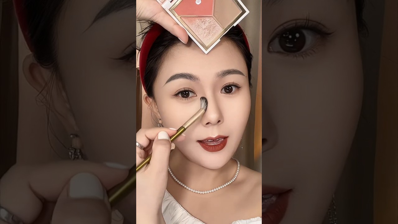 Easiest contouring and highlighting trick, makeup hack #beauty #makeuptutorial #viral #shorts