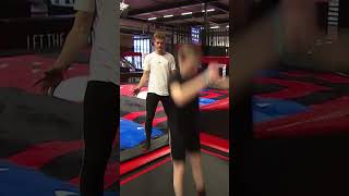 BOAZ LEERT EEN DUBBELE BACKFLIP!😱  | Zappsport