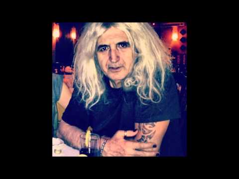 Νίκος Καρβέλας -