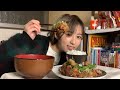 黄金に輝く竜田揚げのおろしポン酢でご飯をかきこむ
