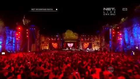 Iwan Fals Feat. Superman Is Deat Bangunlah Putra Putri Ibu Pertiwi Live Konser