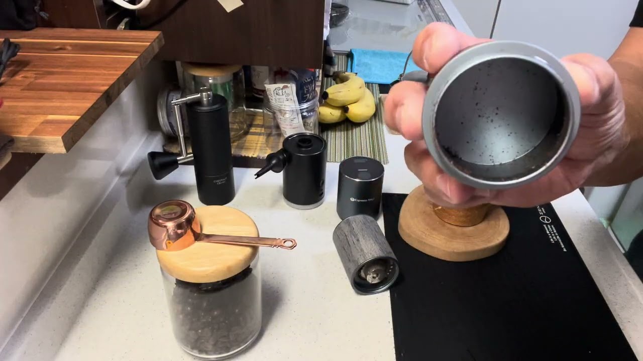 コーヒーミルの掃除はエアーポンプで😉