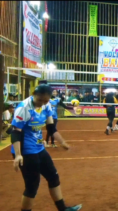 gelengkan kepala sambil senyum ada apa ara #volleyball #viral #volliballcantik #almirwan #voli