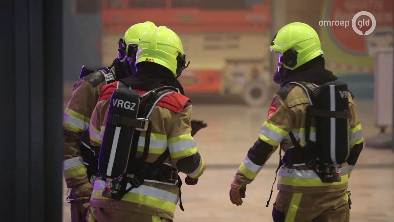Brand zet winkelcentrum Dukenburg onder rook