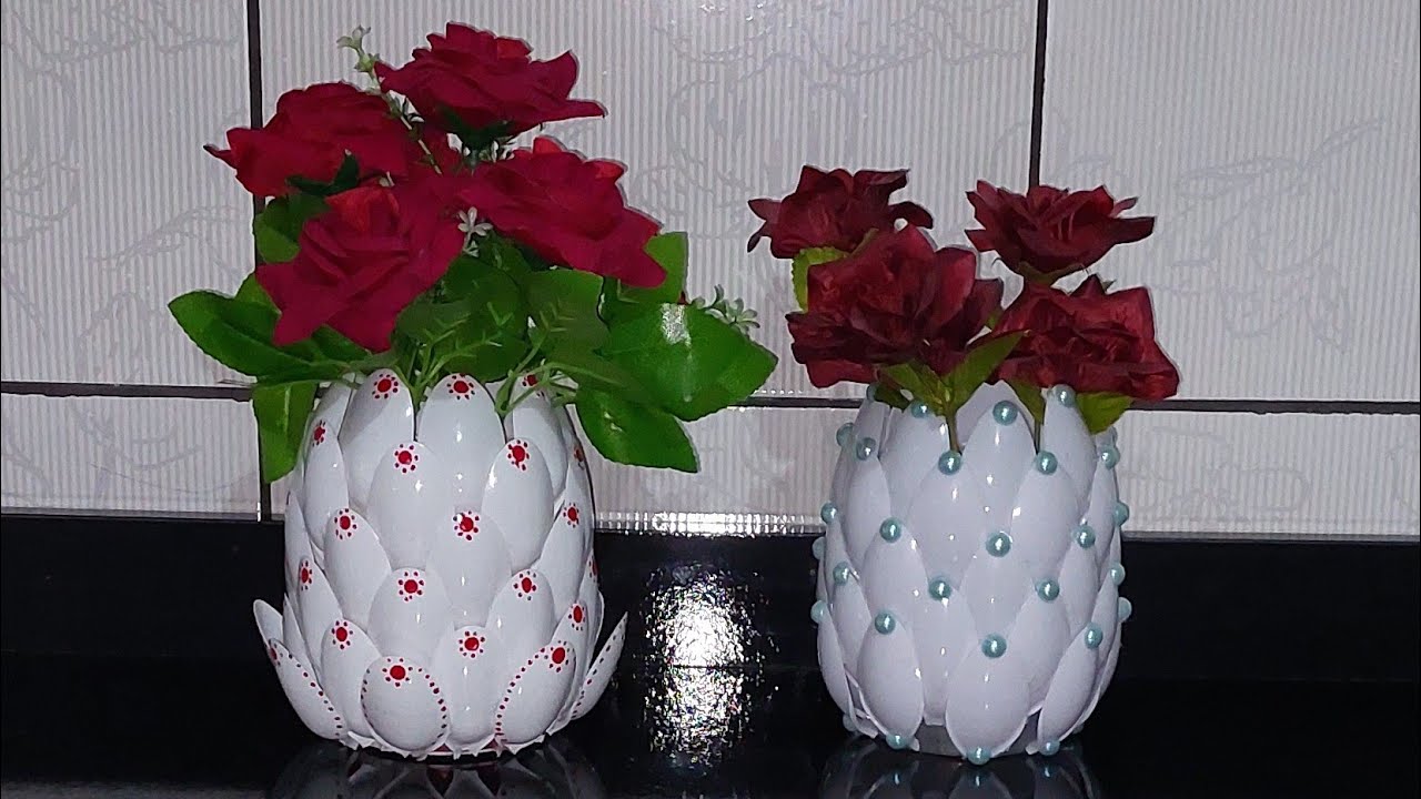 Como fazer vasos decorativos com colheres  descartáveis faça e venda