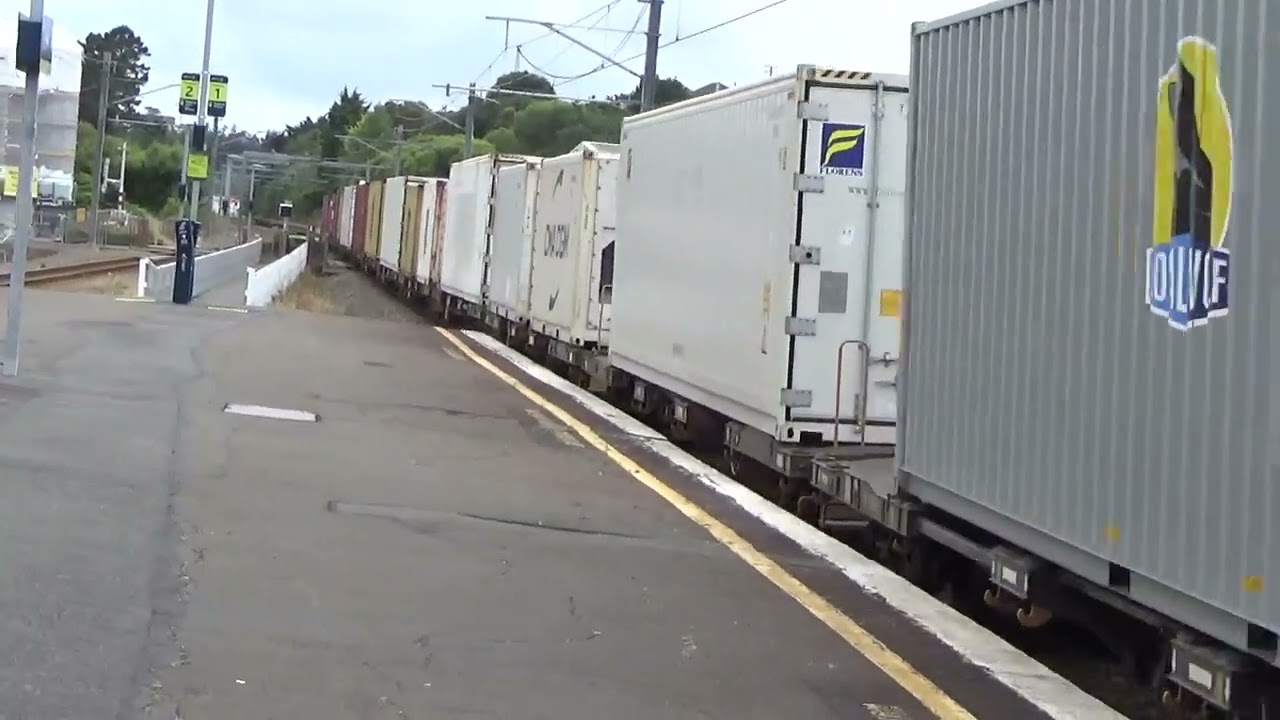 Jason's train spotting (221, DL's 9360 & 9705)