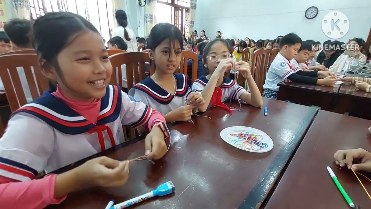 Hoạt động trải nghiệm giáo dục sinh hoạt theo chủ đề Mái ấm gia đình, bài Gắn kết yêu thương lớp 4