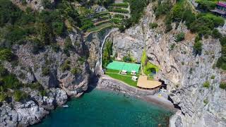 Emanuele D&#39;Angelo LIVINCOOL shoots the tennis court at the SanPietro hotel in Positano