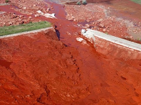 Vídeo: O que torna a lama vermelha?