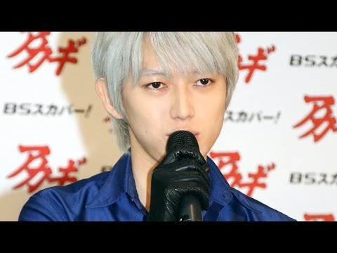 動画 本郷奏多 右手手袋 銀髪姿で登場 連続ドラマ アカギ 制作発表会１ Kanata Hongo Akagi Maidigitv マイデジｔｖ