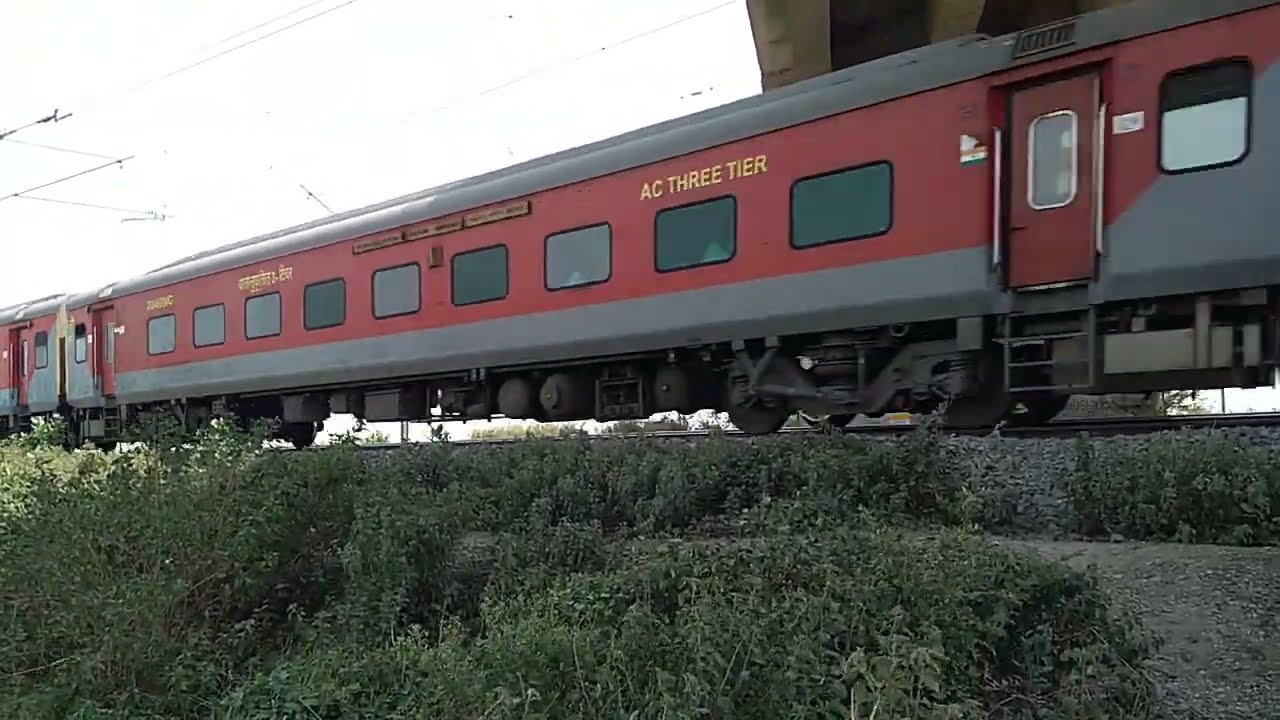 15707 Amrapali Express (Katihar - Amritsar)