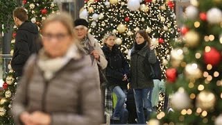 Holiday Shopping Safety Tips From a Detective