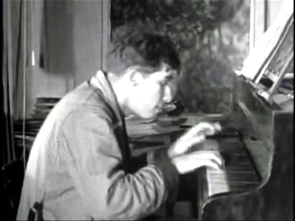 Glenn Gould's Yamaha DX7 - YouTube