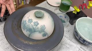 【エアブラシを使ってみませんか！】簡単に作品をグレードアップできるエアブラシの使い方の動画です。陶芸愛好家に捧ぐ・・・陶磁器絵付けの動画です。