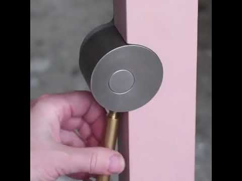 Easy-assembly furniture just got easier with this lever. Watch the video!