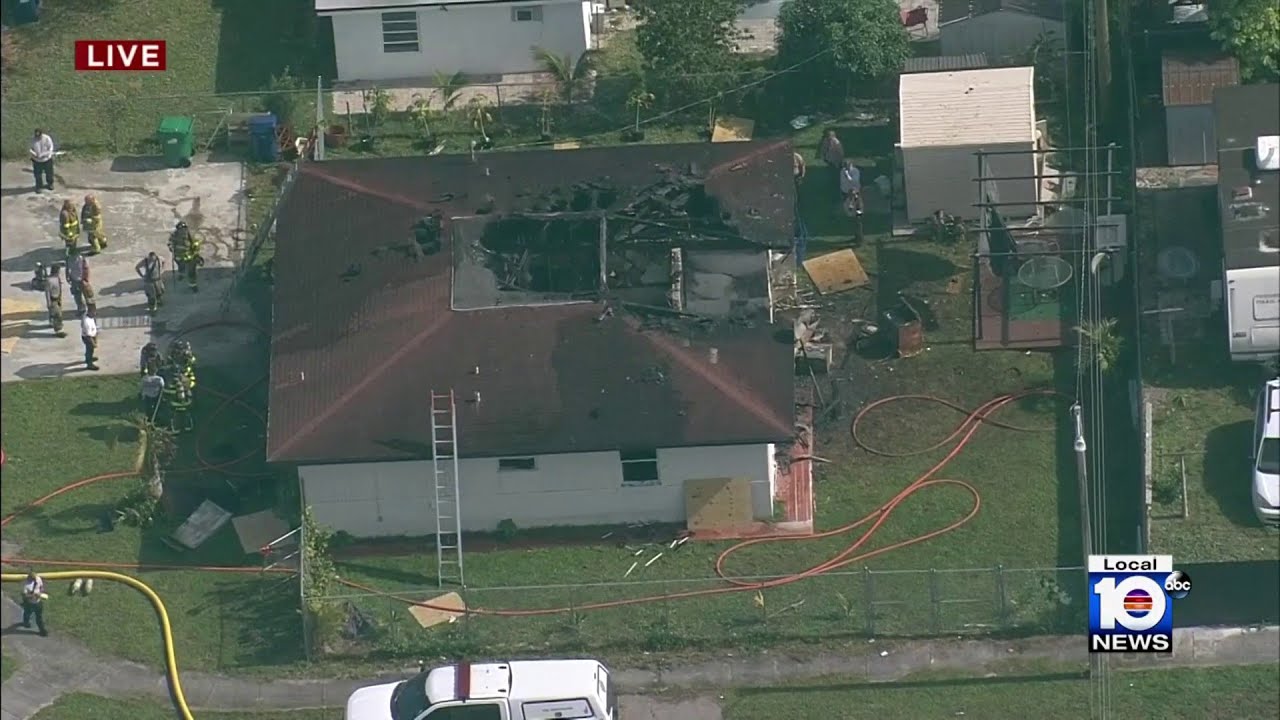 Fire rescue crews respond to house fire in northwest Miami-Dade - YouTube