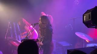 Kitty Daisy &amp; Lewis Honolulu rock a roll - La Maroquinerie live Paris 2023