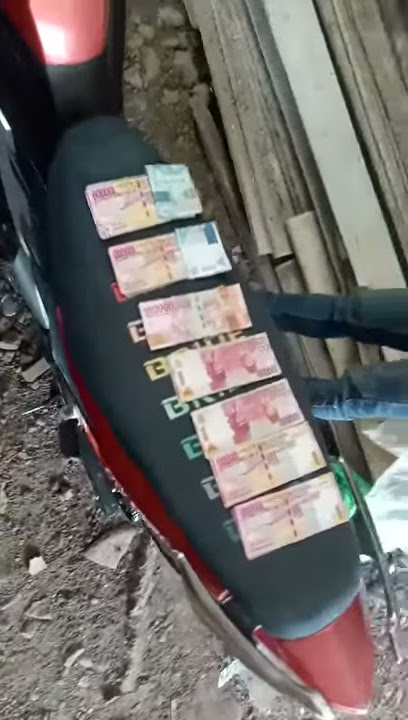 Mustofa.  Ketiban uang 10 juta..!!!?!!!