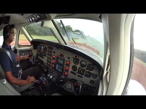 Video: Koliko brzo leti King Air 90?