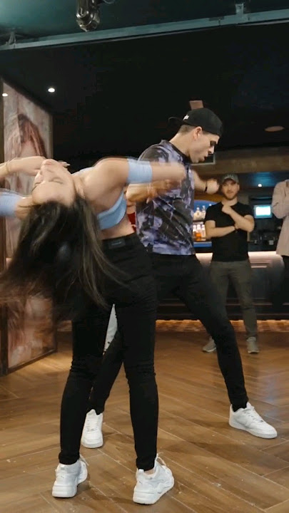 Dime como se siente Johnny Sky🔥‼️ (Elwin y Gaby) Bachata Social Dance 2024 #bachata