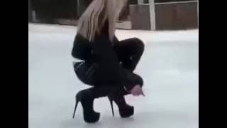 Блондинка на льду