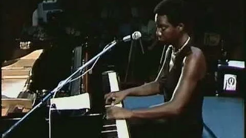 Nina Simone - I Wish I Knew How It Would Feel To B...