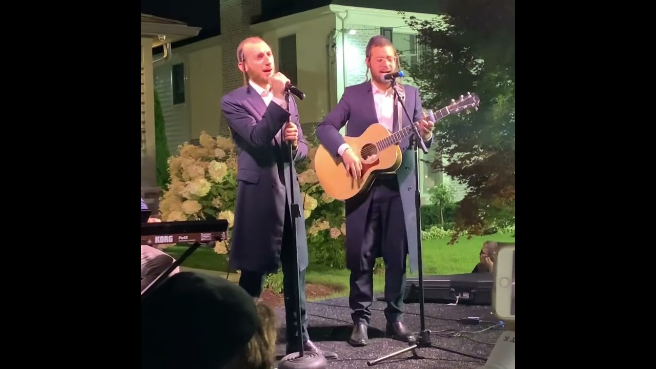 Shulem Lemmer & Ari Hill sing “Abba” at an event to benefit Bonei Olam