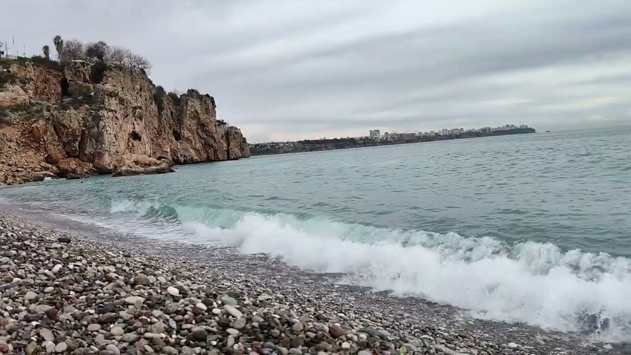 Dalgaların Taşlara Fısıldadığı Anlar | Konyaaltı