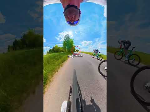 Video Il ciclista ha fatto un grosso errore