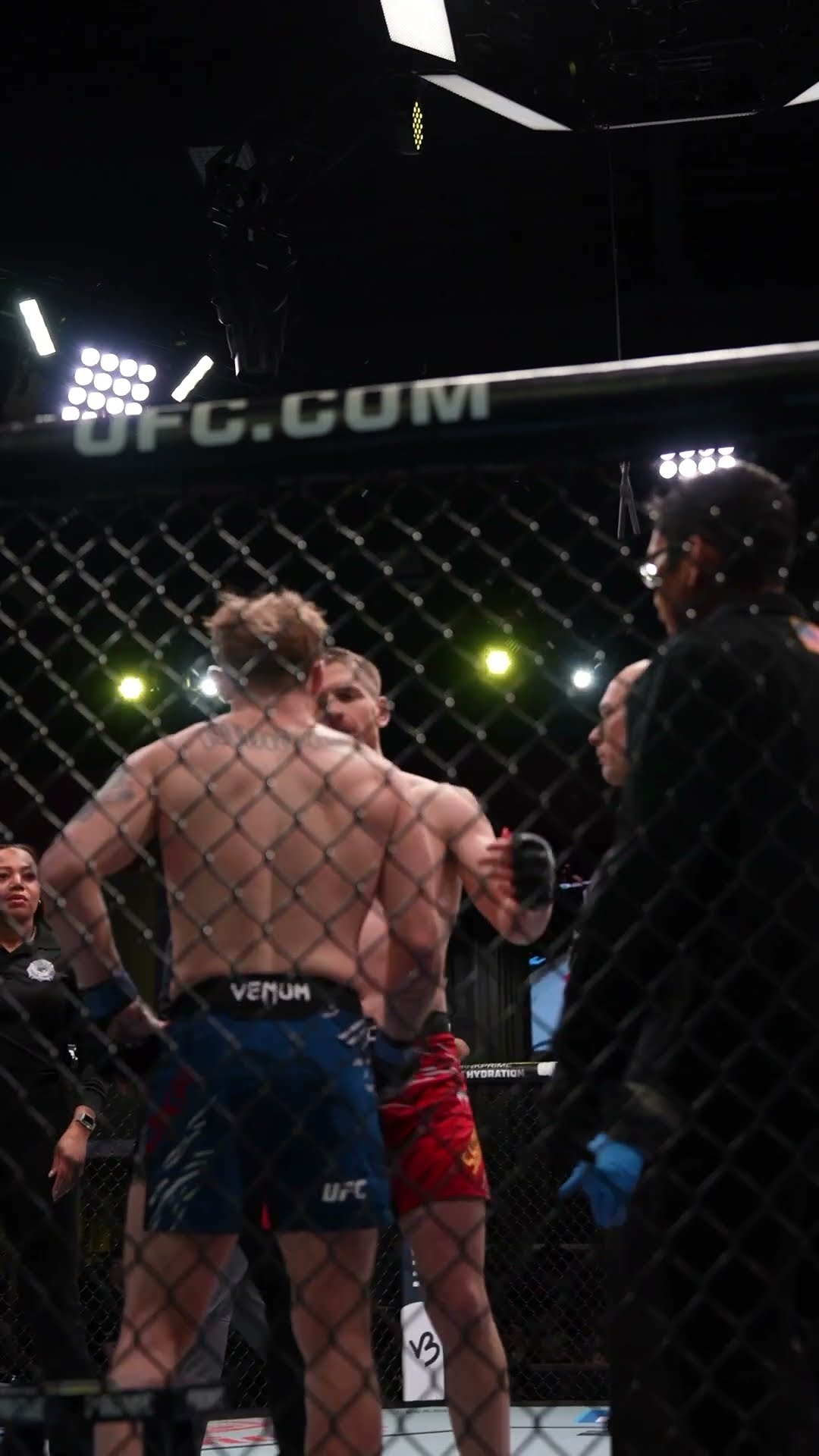 Edmen Shahbazyan making it look EASY ? #UFCVegas102