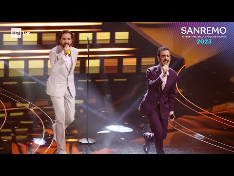 Sanremo 2023 - Colapesce Dimartino cantano &#039;Splash&#039;