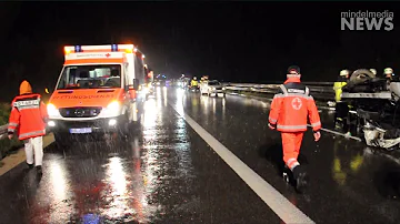 A96 / Buchloe: Kleinbus überschlägt sich - Sieben Verletzte