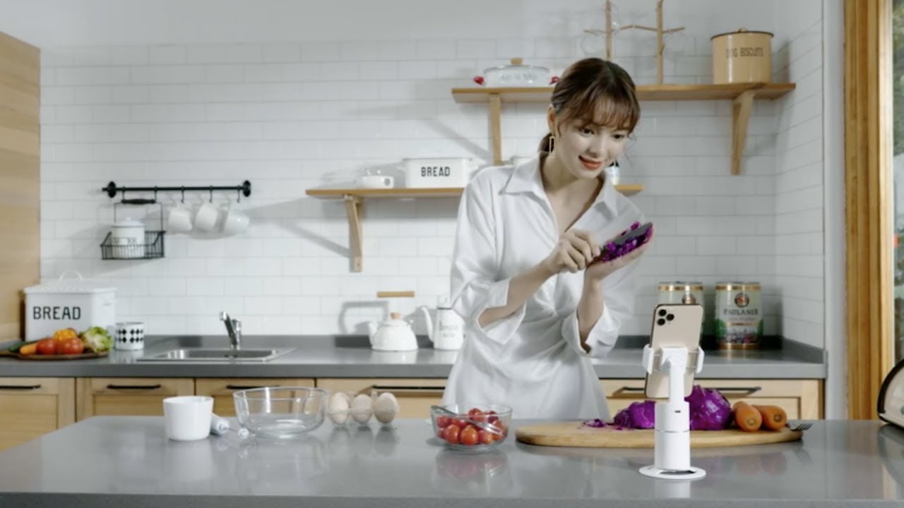 I Found this Cool AI Face Tracking Phone Holder on Amazon