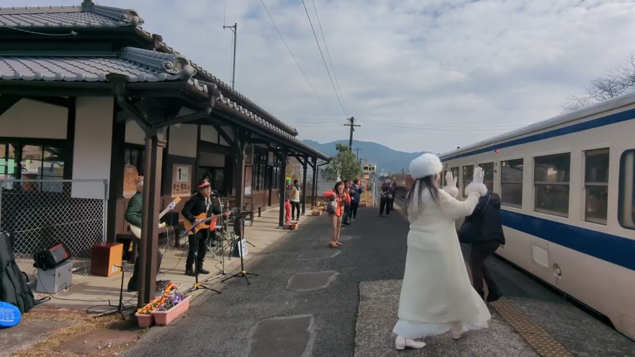網田オールスターズ　Ｂトレインおもてなし　乗り遅れ！運転士さん、ドア開けてくれてよかったね