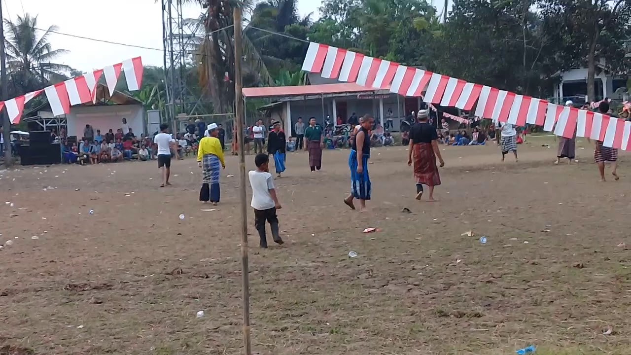 Pemain bola orang tua pake sarung#bikin ketawa 