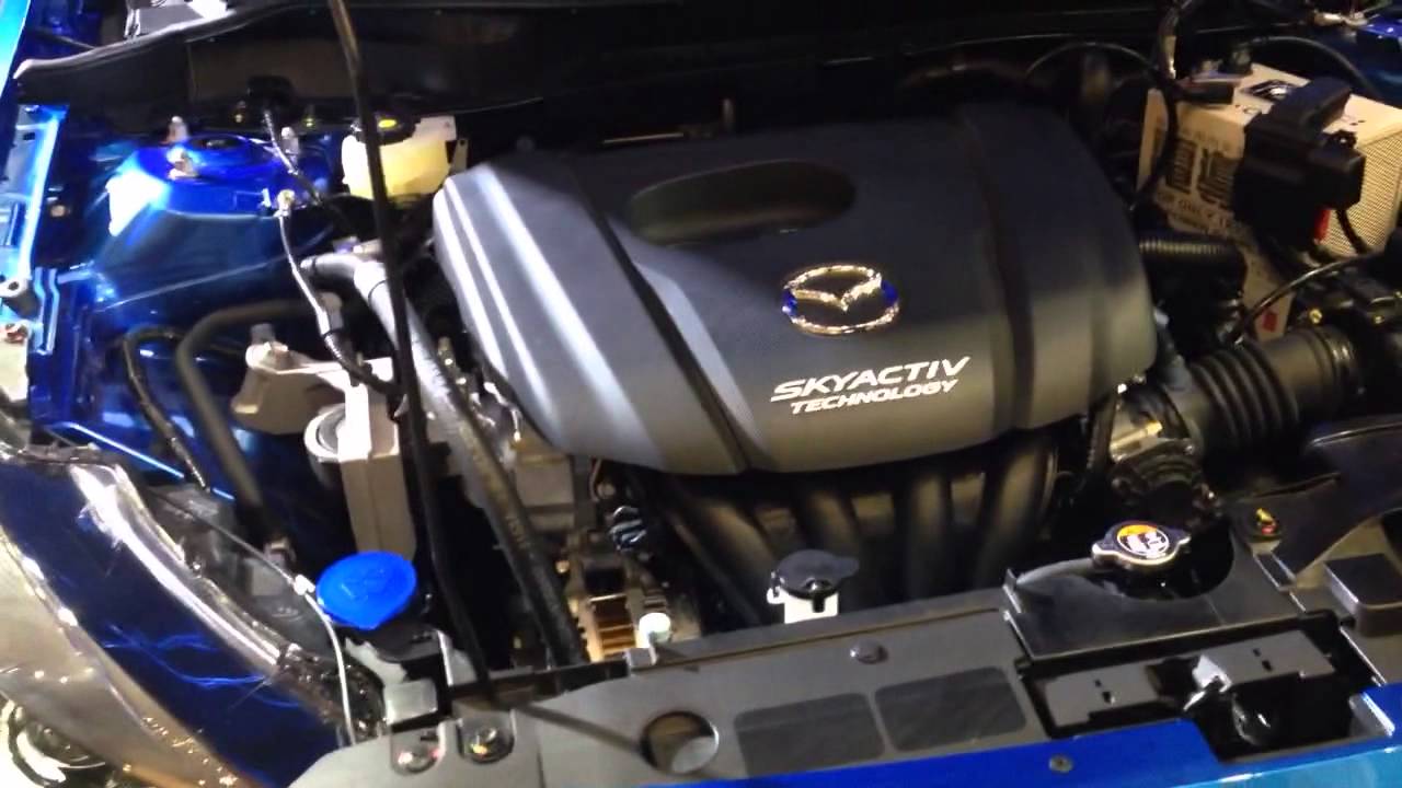 マツダ 新型demio デミオ Skyactiv G1 3 プロトタイプ先行展示会でボンネットを開けてもらいました Youtube