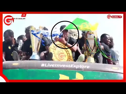 MWAMNYETO NA MASTAA WA YANGA JUU YA GARI MASHABIKI WAINGIA BARABARANI