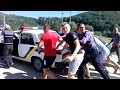 Обурені жителі Банилова-Підгірного виштовхали поліцейський автомобіль