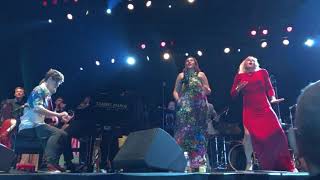 Miniatura de vídeo de "Pink Martini at Oregon Zoo, Brasil, with Storm Large & China Forbes"