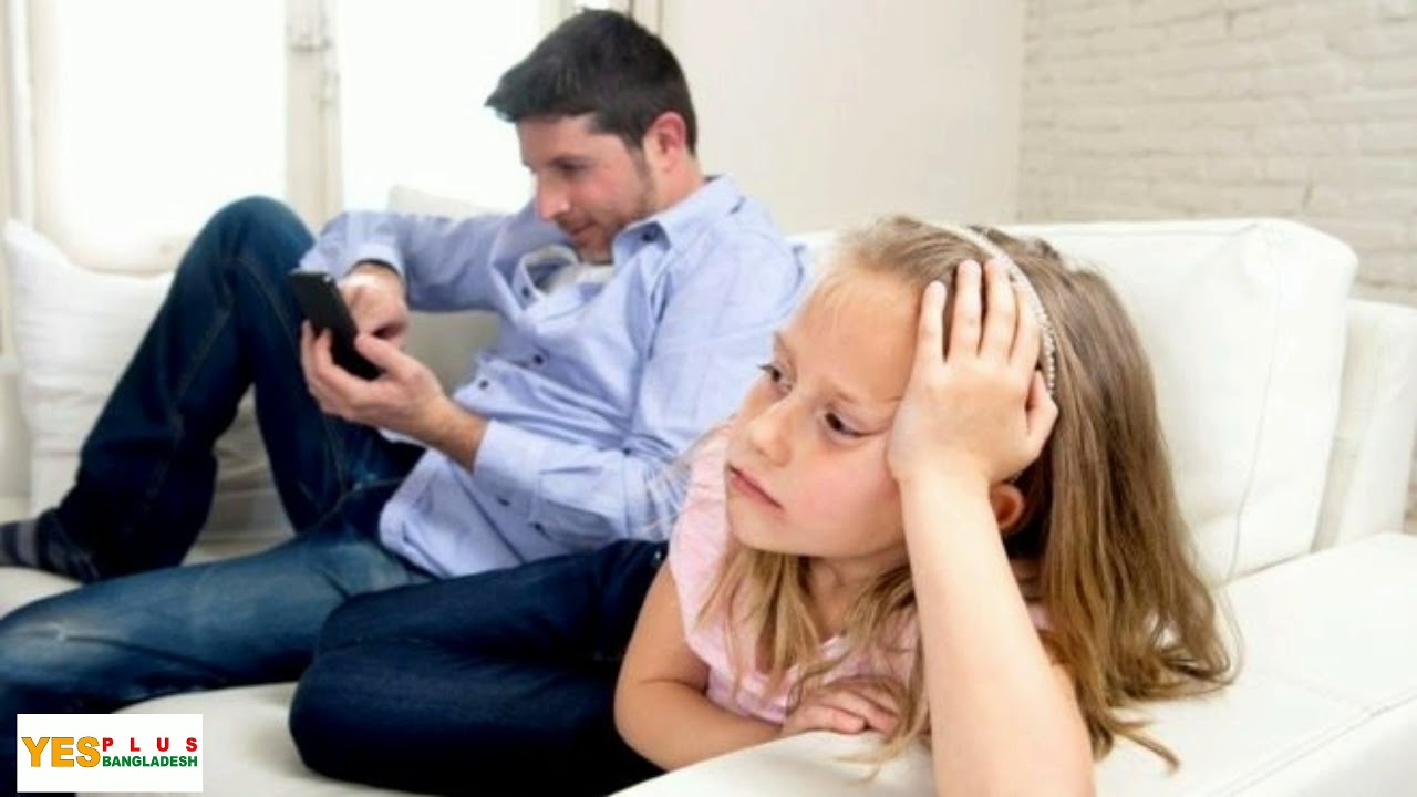 Родители сидят в телефонах. Безразличие родителей к детям. Безразличный стиль воспитания. Игнорирование ребенка. Игнорирование ребенка родителями.