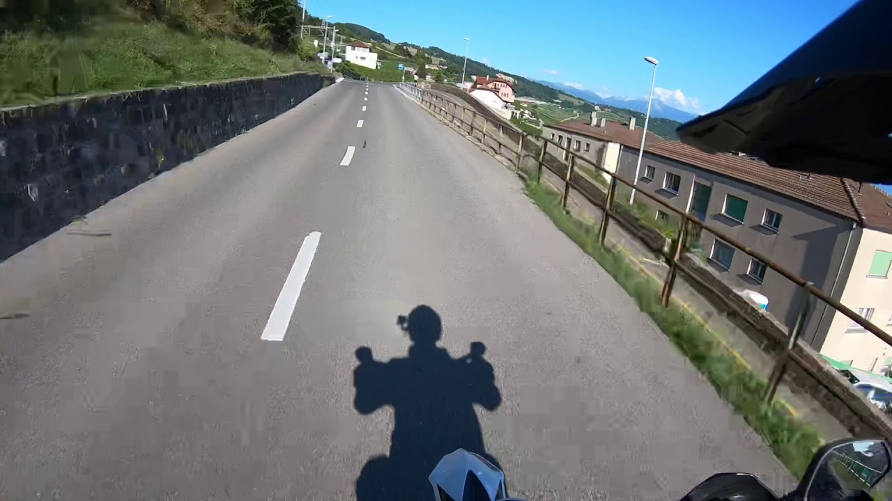 Tour en KTM dans le lavaux (Suisse).