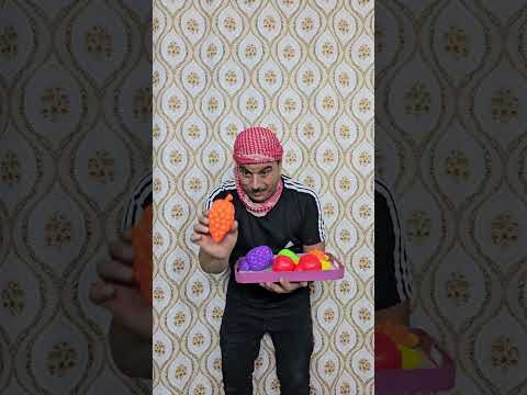 معزة معزة ام لسان طويل خروف العيد معزة تاكل فاكهة تفاح عنب موز ذرة