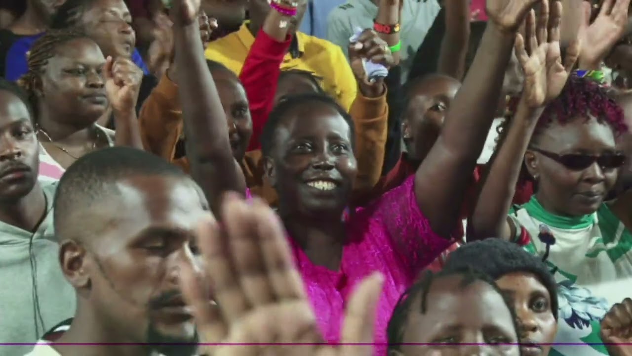 Епископ Бен из JCM трубит в рог, чем шокирует церковное сообщество JCM.