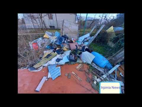 Montella, discariche con montagne di rifiuti pericolosi abbandonati nel campo dei prefabbricati