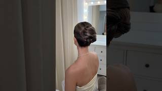 Un peinado elegante y sofisticado ✨👑 hecho por Maria Lastochka #hairstyle #updo #peinadodenovia