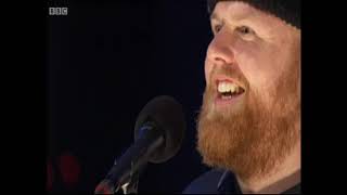 Tom Walker and The Red Hot Chilli Pipers, Leave A Light On