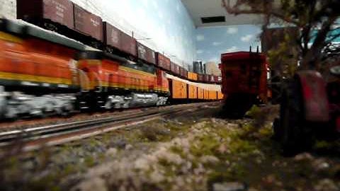 MTH BNSF O Gauge train Layout in Basement Part 6