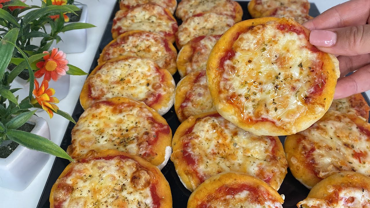 более 20 пицц всего из 300 г муки! очень легкий и очень-очень вкусный.